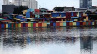 Pengecatan Kampung Warna-warna Danau Sunter ini dilakukan Pemprov DKI Jakarta dan PT Danapaint Indonesia.
