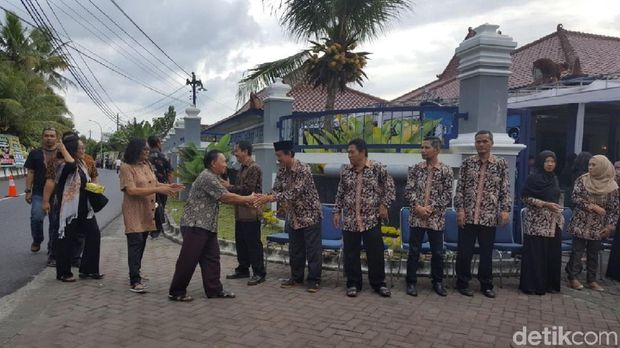 Pelayat berdatangan di Kemusuk, Bantul