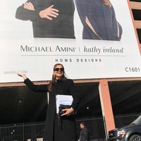 Sukses berbisnis kaus kaki, seperti dikutip Forbes, Kathy mendirikan Kathy Ireland Worldwide. Perusahaan yang didirikan pada 2003 itu awalnya hanya menjual produk-produk rumah. Hanya dalam waktu setahun, perusahaan Kathy berkembang memasarkan produk dari 16 brand yang memproduksi perlengkapan rumah. Foto: Instagram/Kathy Ireland