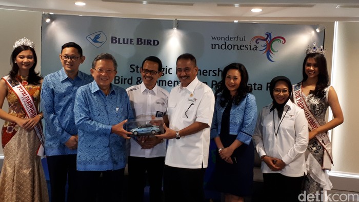 Blue Bird Jadi Official Partner Visit Wonderful Indonesia 2018