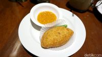 Kedai Kopi Tenong: Bersantai Sambil Cicip Gado-gado dan Es Kopi di Sini