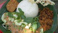 Kalau lagi jalan-jalan ke Taman Mini coba mampir ke Pondok Pecel Madiun. Lokasinya ada di kawasan wisata Taman Mini Indonesia Indah. Ada sambal tumpang yang enak banget kabarnya. Foto: Istimewa