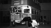 Sebuah bus dengan lampu fluorescent yang lebih modern muncul pada 1948. Harry Todd/Getty Images.