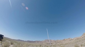 Ia bersama roketnya sukses terbang setinggi 572 meter. (Foto: Screenshot Youtube)