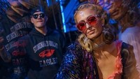 Semakin malam, pesta itupun jadi semakin liar. (Dok. Instagram/parishilton)