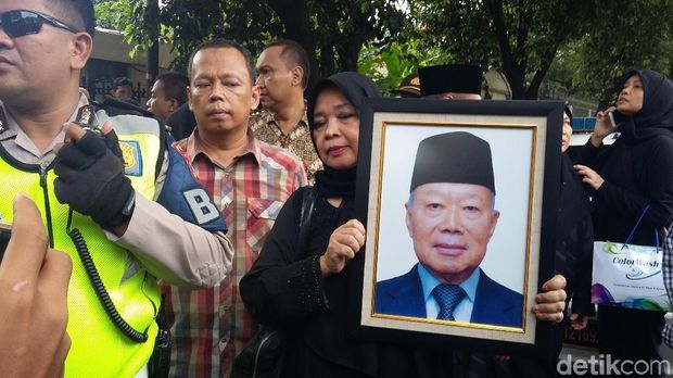 Jenazah Probosutedjo Diberangkatkan ke Bandara Halim