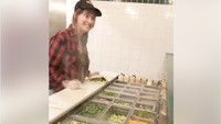 Dikutip dari Fox News, Senin (26/3/2018), peristiwa tersebut terjadi di salah satu outlet Pita Pit di Missoula. Tak diketahui siapa nama karyawan tersebut.   (Foto: Dok. Facebook ShaeLynn via Fox News)