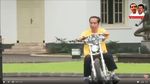 Potret Jokowi Kepincut Chopper Emas hingga Pimpin Touring