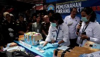 Sebagian barang bukti akan dimusnahkan di RSPAD. Sebab, alat pemusnah di BNN tak mampu jika harus memusnahkan barang bukti sebanyak 150 kg dalam sehari.