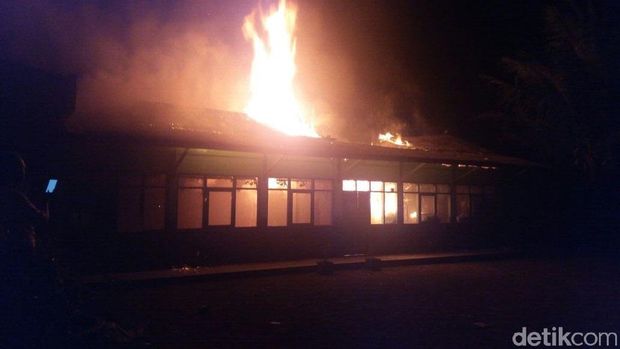 DIT Siliwangi Garut Terbakar, Empat Mobil Damkar Dikerahkan