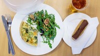 Pasien yang sakit di Swiss mungkin jadi salah satu yang beruntung. Menu makanannya mulai quiche, salad fig dan walnut, eclair serta segelas jus apel. Enak ya? Foto: Istimewa