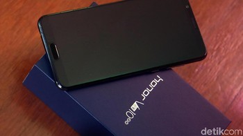 Mengusung layar 5,99 inch dengan resolusi 1080 x 2160 pixel. Foto: Rachman Haryanto