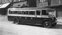 Pada 1929, bus dengan 22 kursi muncul di Inggris. S. R. Gaiger/Getty Images.
