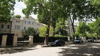 18-19 Kensington Palace Gardens. Berlokasi di London. Rumah ini dihargai US$ 222 juta. Berdiri di samping rumah Pangeran William dan Kate Middleton. Memiliki 12 kamar tidur, dan parkir untuk 20 mobil. Sang pemiliknya bernama Lakshmi Mittal, Kepala Arcelor Mittal, produsen baja terbesar di dunia. Evening Standard/Istimewa.