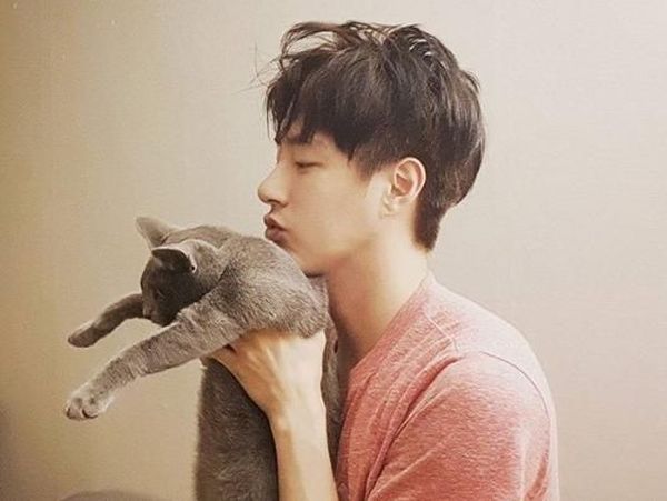 Kenangan Minwoo 100%, Si Tampan Penyayang Kucing