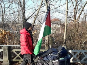 Inspiratif! Kisah Pria Jalan Kaki dari Swedia Demi Palestina