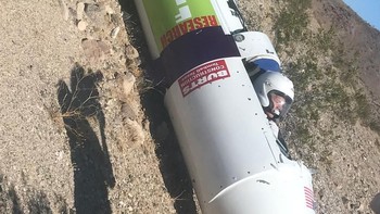 Pria yang kerap disebut sebagai Mad Mike ini pun menyertakan dirinya sendiri di dalam roket tersebut. (Foto: Instagram/carlosgarciaaceves)