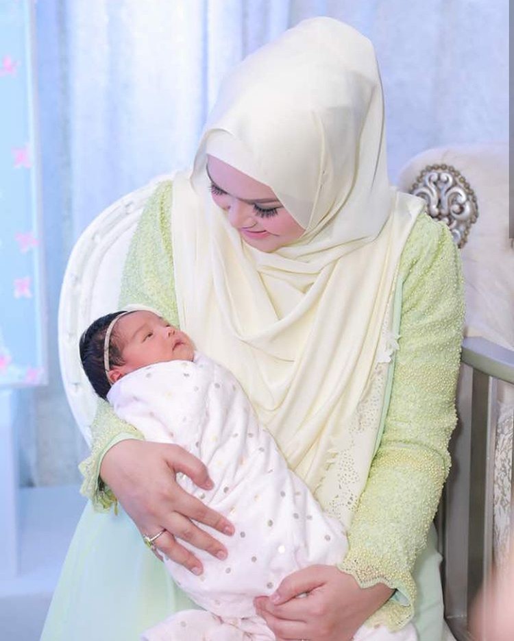 Cantiknya Siti Aafiyah, Bayi Pipi Merahnya Siti Nurhaliza