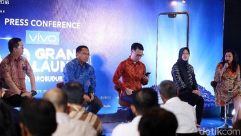 Edy menjelaskan peluncuran Vivo V9 kali ini ingin menunjukkan kolaborasi antara budaya, teknologi, dan fashion. Unsur teknologi, kata Edy, terdapat pada gawai Vivo V9, fashion melalui penampilan busana para artisnya, serta budaya dari pemilihan tempat yakni di Candi Borobudur.