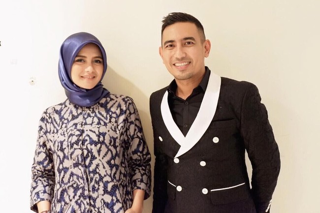 Berfoto bersama Rio Febrian, Bripda Ismi tidak terlihat seperti fans yang berforo dengan idola. Bripda Ismi justru tampak serasi bersanding dengan Rio Febrian. Foto: Instagram Bripda Ismi