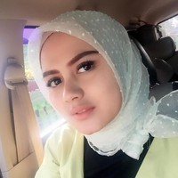 Ia pun mencoba berbagai macam jenis hijab, seperti hijab berbahan linen ruby atau rubiah, hijab scarf motif, hingga hijab segi empat satin. Foto: Instagram Bripda Ismi