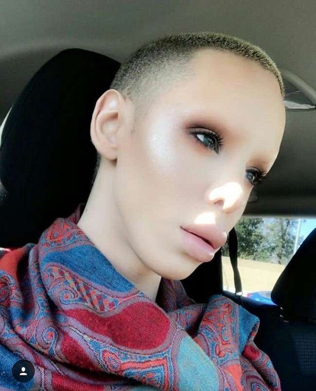 Ia mengaku bersungguh-sungguh ingin membuang kelaminnya. Hingga saat ini belum ada dokter yang menyetujui keputusan gilanya itu. (Foto: Instagram)