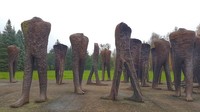 Setiap patung memiliki tinggi 2 meter. Patung ini karya dari Magdalena Abakanowicz, salah satu seniman Polandia yang terkenal di dunia (life_and_passions/ Instagram)