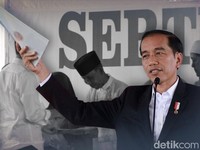 Jokowi Bagi-bagi Sertifikat Tanah yang Jadi Heboh