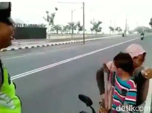Emak-emak Tak Berhelm Ngamuk saat Dihentikan Polisi, Ini Faktanya