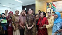 Potret keakraban Puan dan JK saat mengunjungi acara di Perpus nasional.