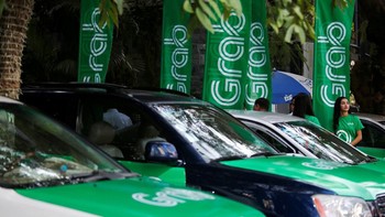 Armada Grab dengan cat warna hijau khasnya. Berdasarkan rilis yang diterbitkan melalui situs resminya, akuisisi Uber oleh Grab diklaim merupakan akuisisi terbesar antara perusahaan berbasis internet di Asia Tenggara. Foto: Reuters