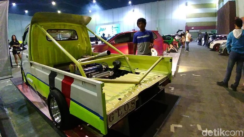 Mesin Gran Max standar diganti punya Honda B16 dan disimpan di bagian bawah pikap. Foto: Deni Prastyo Utomo Mesin Gran Max standar diganti punya Honda B16 dan disimpan di bagian bawah pikap. Foto: Deni Prastyo Utomo