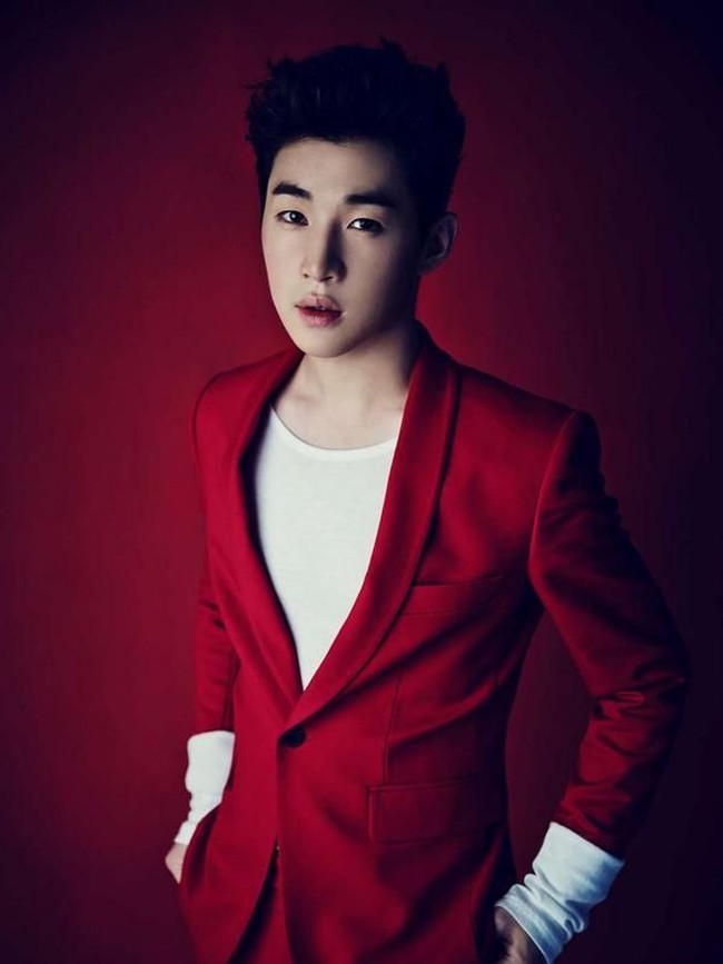 Selama hidupnya, Henry Super Junior mengaku kalau ia baru berpacaran sekali dengan seorang wanita di Kanada. Hubungan asmara yang dijalin selama tujuh tahun itu harus kandas karena sang kekasih berselingkuh dengan sahabatnya sendiri. Ngenes! Foto: istimewa