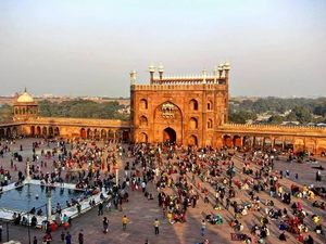 Menjelajahi Jejak Kejayaan Islam di Delhi, India