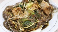 Kantin Rujak Cingur Pak Hadi bisa jadi tempat melepas rindu dengan kuliner Surabaya. Berlokasi di jalan Wahid Hasyim No 48 Jakarta Pusat, warung ini menawarkan deretan menu Suroboyo mulai rujak cingur hingga tahu telur. Foto: Istimewa