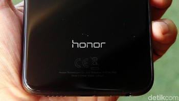 Terdapat fingerprint di bagian belakang. Foto: Rachman Haryanto