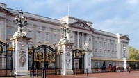 Buckingham Palace. Ini dia rumah paling mahal nomor satu di dunia dengan nilai US$ 1,55 miliar. Secara teknis masih sebuah rumah. Properti ini memiliki 775 kamar, termasuk 19 kamar negara, 52 kamar tidur, 188 ruang staf, 92 kantor, dan 78 kamar mandi. Pemiliknya The British Sovereign. FCL Photography/Istimewa.