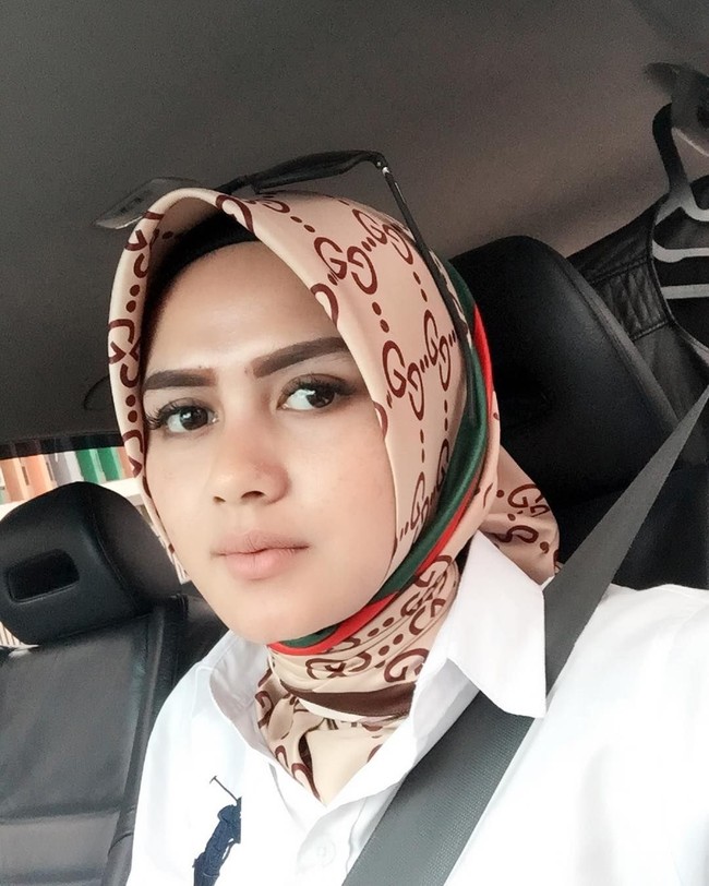 Melalui Instagram-nya yang sudah memiliki 504 pengikut, Bripda Ismi berbagi foto-foto terbarunya. Terlihat Bripda Ismi yang sudah mantap memakai hijab setiap hari. Foto: Instagram Ismi Aisyah