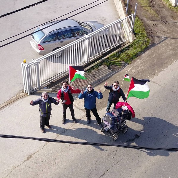 Ia berjalan menuju Palestina untuk aksi kemanusiaan serta memberikan informasi tentang masalah Palestina kepada masyarakat (walktopalestine/Instagram) Ia berjalan menuju Palestina untuk aksi kemanusiaan serta memberikan informasi tentang masalah Palestina kepada masyarakat (walktopalestine/Instagram)