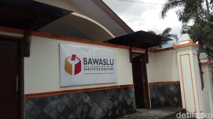 Kantor Bawaslu Kabupaten Semarang, Senin (26/3/2017).