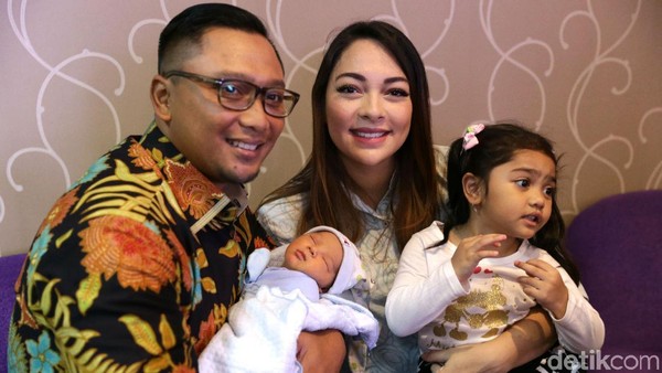 Potret Dr Reisa Broto Asmoro dan Putranya yang Baru Lahir