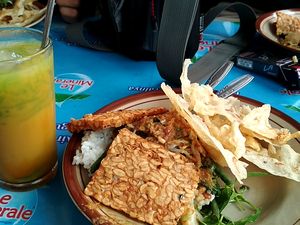 Unik! Ini Soto Pecel dari Blitar