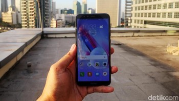 Soal harga, nantikan update selanjutnya di detikINET. Ponsel ini akan dirilis resmi Selasa sore (27/3/2018).Foto: Rachman Haryanto