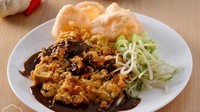 Nasi rawon, rujak cingur, tahu gunting hingga kupang lontong bisa dinikmati di Depot Surabaya. Warungnya yang berlokasi di Jl. Dokter Muwardi, Grogol, Jakarta Barat ini juga terkenal kerena harganya yang ramah di kantong. Foto: Istimewa