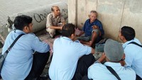 Kakek ini mengaku bernama mbah Ramun dan sudah berusia 101 tahun. Kepada petugas dia juga sempat bercerita mengenang masa-masa penjajahan Belanda yang masih lekat di dalam ingatannya.