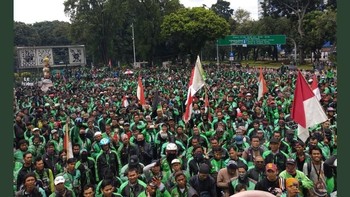 Sedangkan untuk penyedia layanan berbagi tumpangan, mereka menuntut dilakukannya rasionalisasi tarif ojek online. (Foto: Screenshot Twitter)