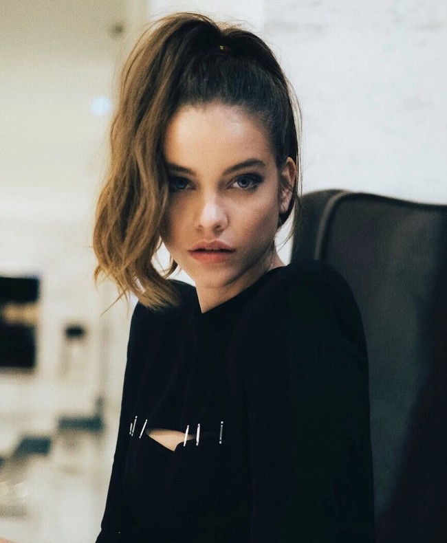 Tidak lama setelah Justin dan Selena putus pertamakalinya di 2012, nama Justin langsung dihubungkan dengan Barbara Palvin yang seorang model Victorias Secret. Saat Barbara memposting foto bersama Justin, Twitternya langsung dipenuhi komentar dari fans Jelena. Sampai-sampai Barbara meletakkan tagar #friendship agar gosip tidak berlanjut.