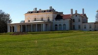 Pada tahun 2010, ia membayar US$ 10,5 juta untuk Beechwood Villa di Newport, Rhode Island. Business Insider/Istimewa.