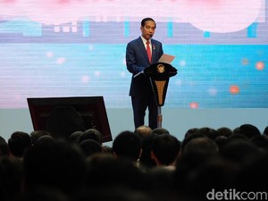 Sempat Kena Macet, Jokowi Akhirnya Tiba di Acara Kepala Daerah