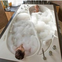 Bisa dipertimbangkan untuk Anda yang sering ingin berendam berdua dengan pasangan tapi tetap terpisah. Foto: Instagram @pleasehatethesethings